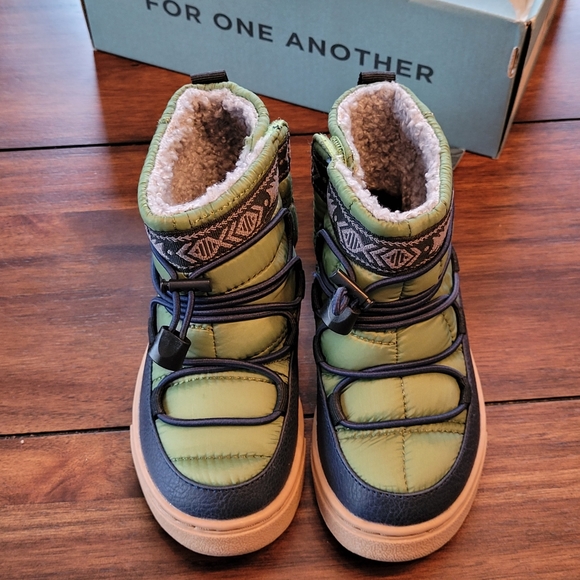 Toms Toddler Alpine Boots - Picture 2 of 6